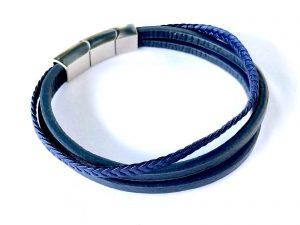 צמיד 3 רצועות עור כחול לגבר בשילוב סוגר מגנטי מטיטניום